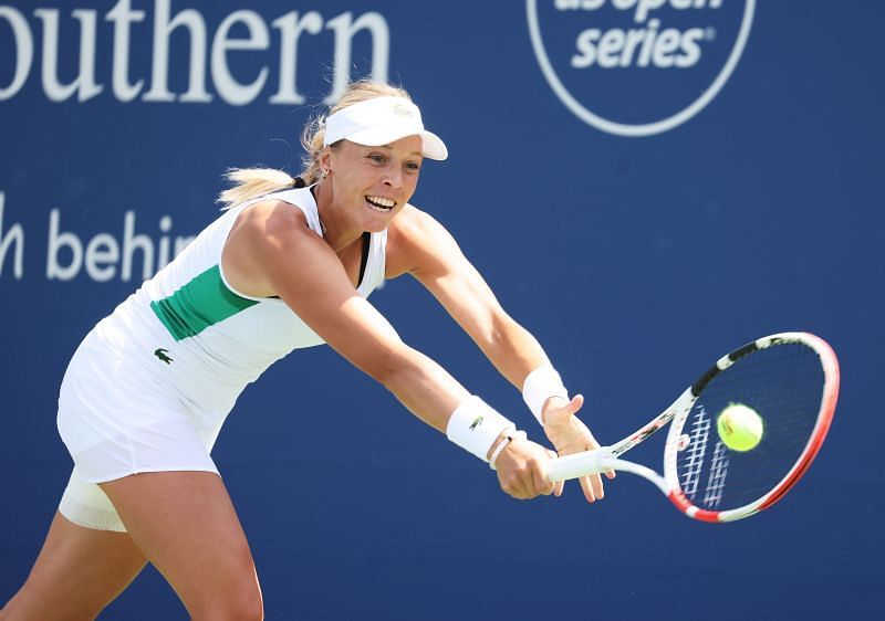 Anett Kontaveit está atrás de Linette por 2-4 no H2H