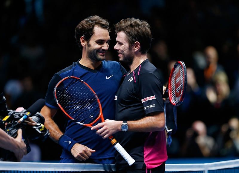 Roger Federer (L) a Stan Wawrinka na finále ATP World Tour 2015