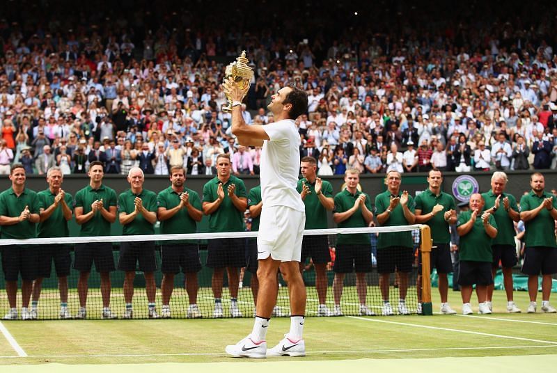 Roger Federer vyhrál svou 8. wimbledonskou korunu v roce 2017