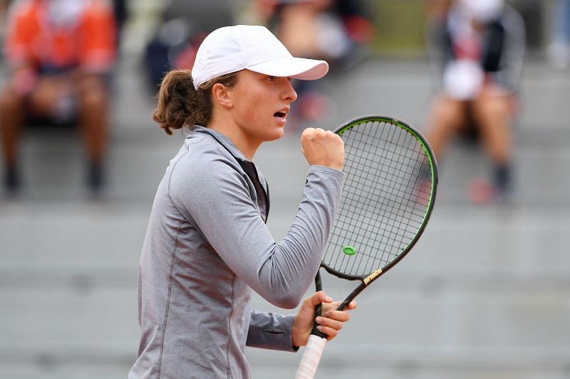 Iga Swiatek druhým rokem postupuje do čtvrtého kola French Open.