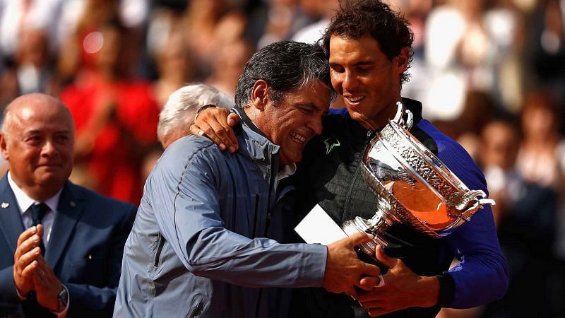 Rafael Nadal (R) se strýcem a bývalým trenérem Tonim Nadalem