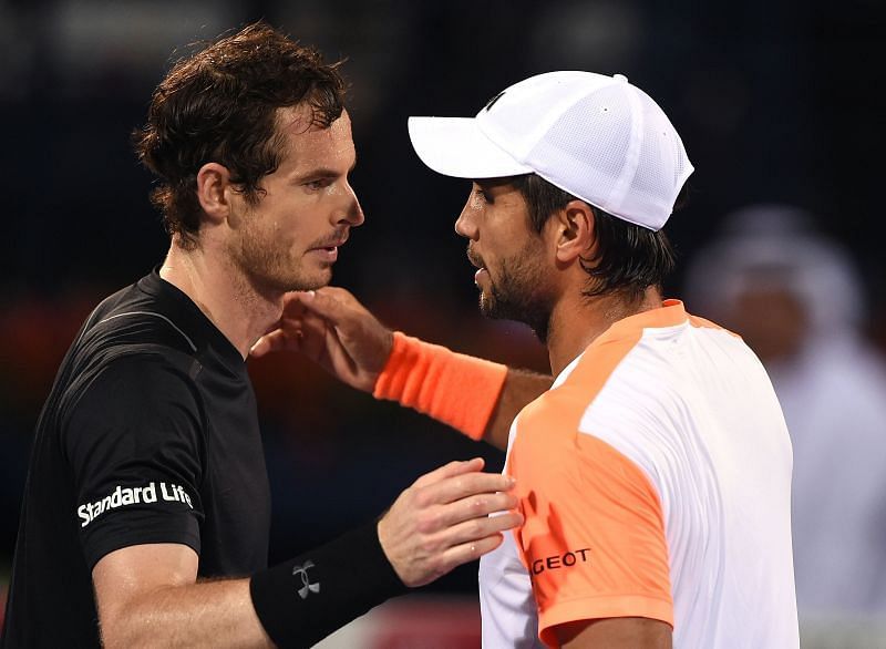 Andy Murray (L) a Fernando Verdasco