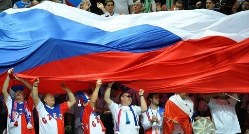 Tšehhi fännid hõiskavad pärast seda, kui Radek Stepanek ja Tomas Berdych võitsid oma kahekordse tennisemängu
