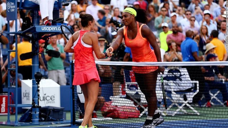 Serena Williams gratulerar Roberta Vinci efter semifinalen i US Open 2015
