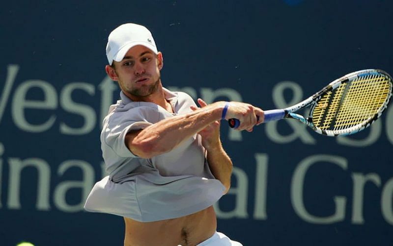 Andy roddick trefil forhend při otevírání Cincinnati.