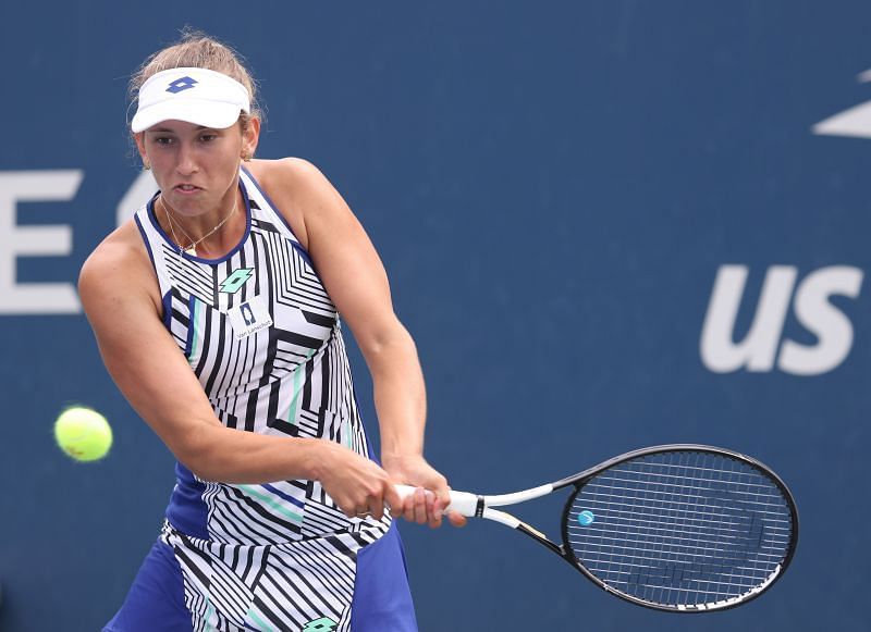 Elise Mertens lööb tagantkäe