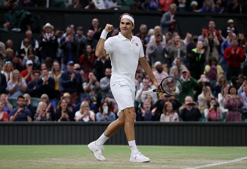 ロジャー・フェデラーがロレンツォ・ソネゴに勝利したことを祝う