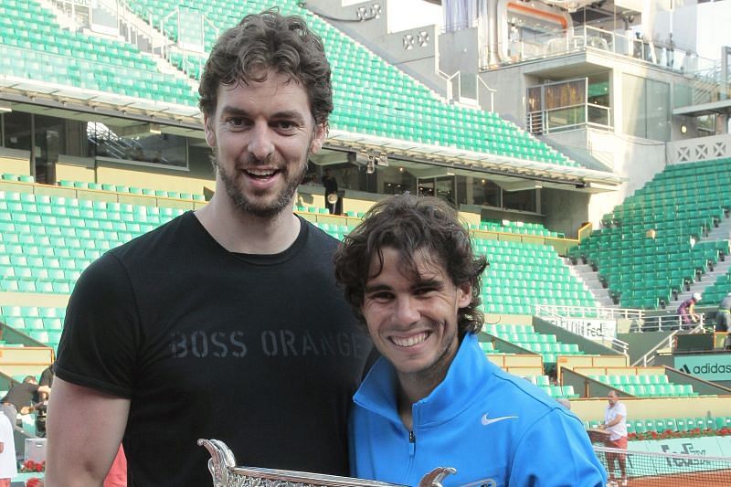 Pau Gasol (vlevo) a Rafael Nadal jsou roky nejlepšími přáteli