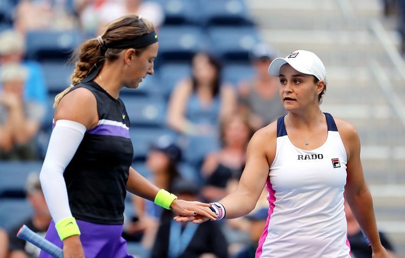 Victoria Azarenka (L) a Ashleigh Barty