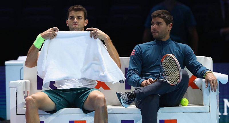 Grigor Dimitrov og Daniel Vallverdu på ATP -finalen 2017, en turnering som Dimitrov vant.