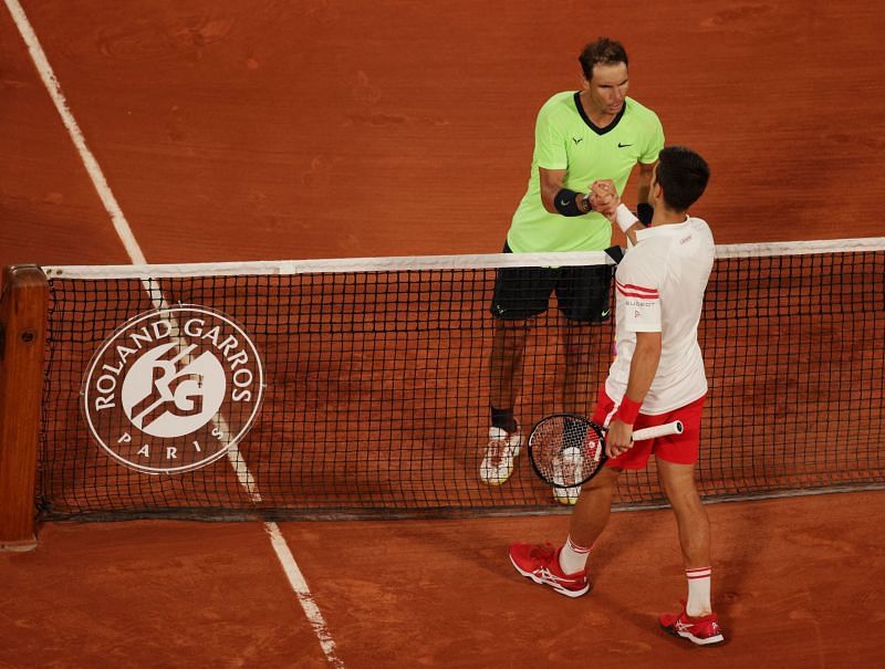 Novak Djokovic poté, co na French Open 2021 porazil Rafaela Nadala