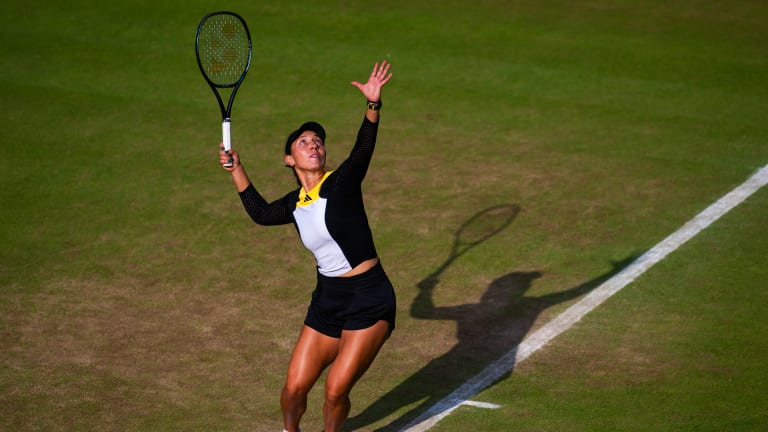 페굴라's incredible escape earned her a first title since Seoul last fall.