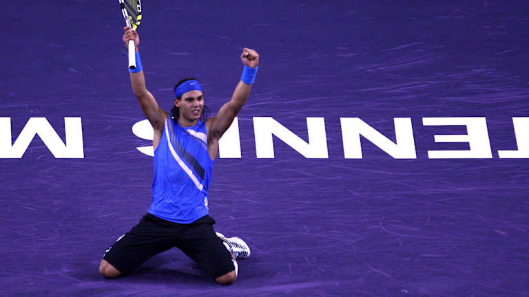 Vestindo uma camisa sem mangas no campeonato de encerramento da temporada – então chamado de Tennis Masters Cup – em Xangai, Nadal conquistou uma das duas vitórias sobre um eventual heptacampeão, Novak Djokovic.