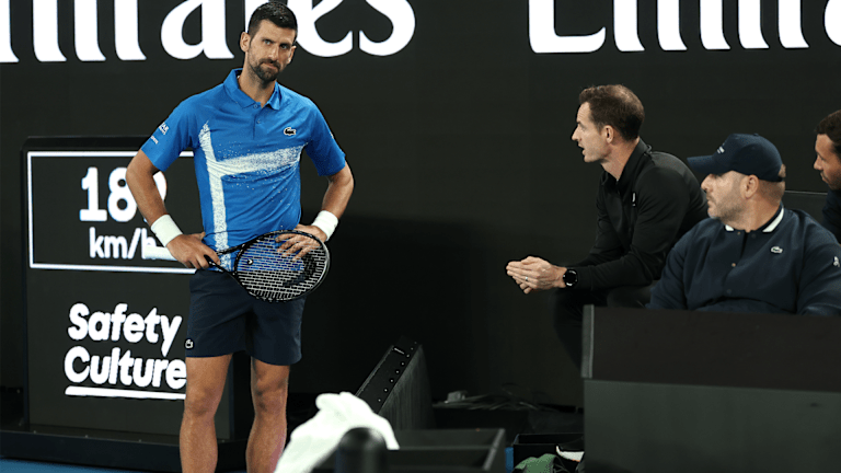 Murray était en personne pour la première fois depuis qu'il a rejoint Djokovic's coaching team at the end of 2024, supporting him through a four-set victory over American Nishesh Basavareddy.