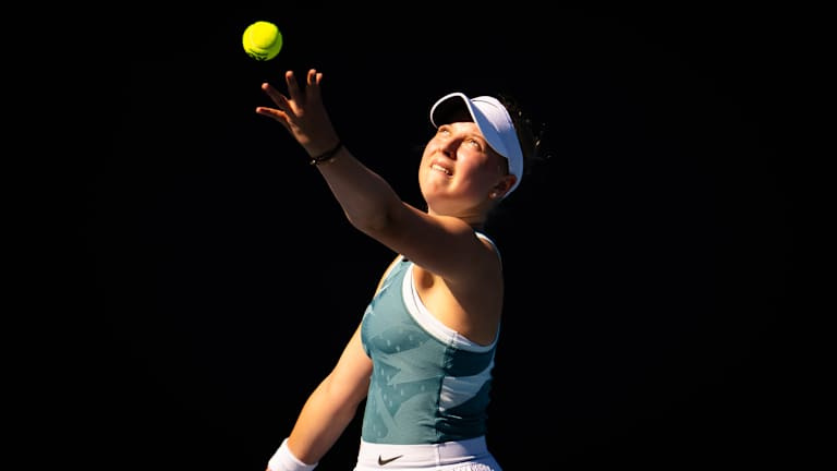 Fruhvirtova, classificada em 197º lugar, está tentando subir novamente depois de quebrar o Top 100 em julho passado.