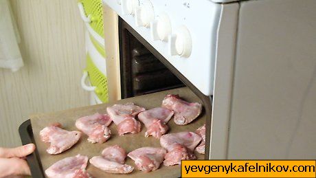 Obrázek s názvem Pečeme kuřecí křídla Krok 5