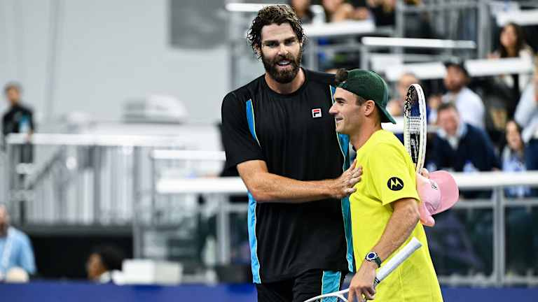 Tommy Paul se fraye un chemin devant Reilly Opelka dans 'Super Weird' en attente de première réunion ATP à Dallas Open