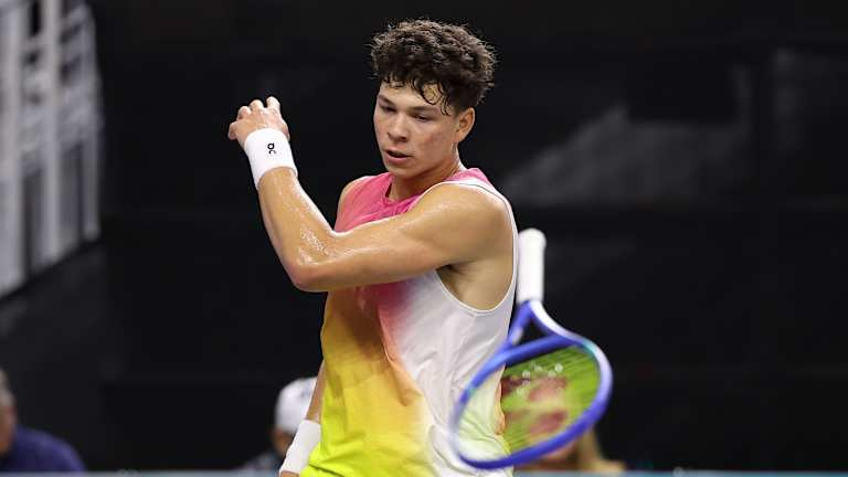 Shelton avait progressé en demi-finale lors de ses débuts à Dallas l'année dernière lorsque l'événement a été mis en scène à SMU en tant qu'ATP 250.