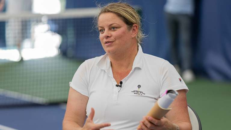 2) Conozca al miembro del Salón de la Fama seleccionado y participe en una variedad de actividades de tenis, incluido un circuito de ejercicios y desafíos personalizados en la cancha.