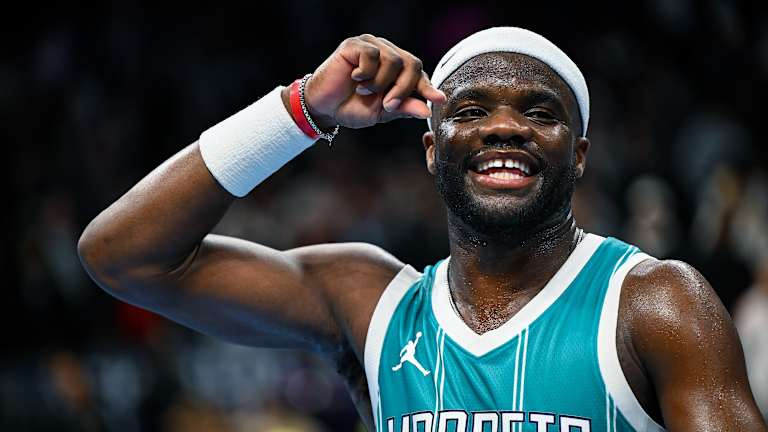   Dar Tiafoe a avut ultimul râs când a salvat un punct de meci înainte de a scoate victoria cu 5-7, 6-1 [11-9].
