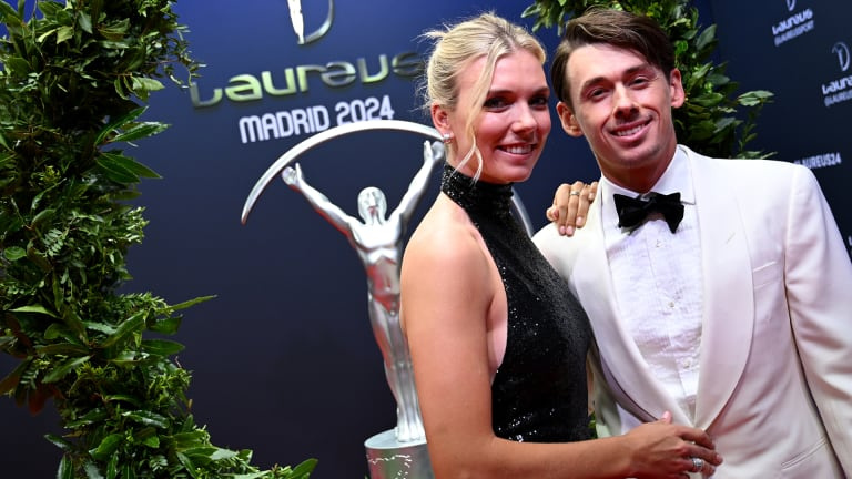 Katie Boulter et Alex de Minaur sur le tapis rouge des Laureus World Sports Awards à Madrid.