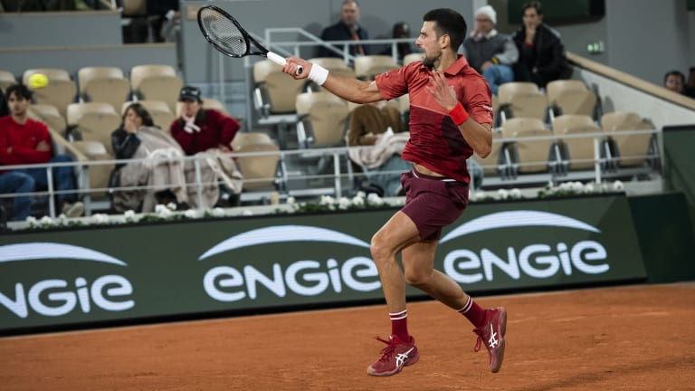 Djokovic a bondi avec un set de bagels, épuisant l'Italien depuis la ligne de fond.