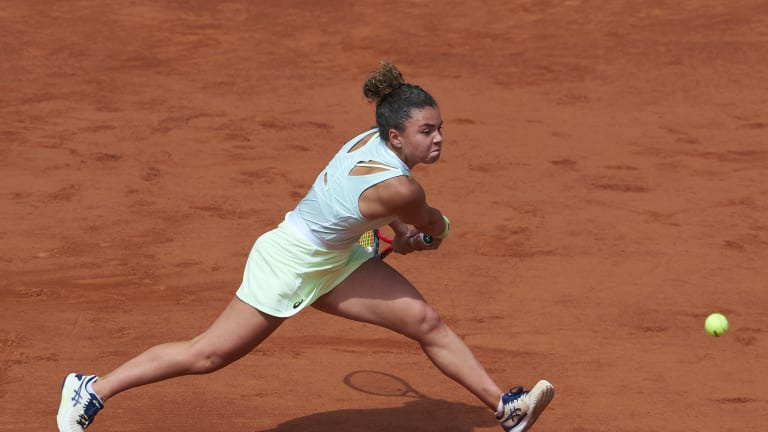 Jasmine Paolini teve a maior corrida de sua vida em Roland Garros, mas correu para salvar sua vida no sábado's final.