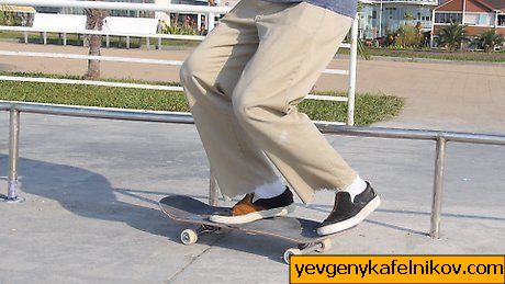 Εικόνα με τίτλο Boardslide on Skateboard Step 10