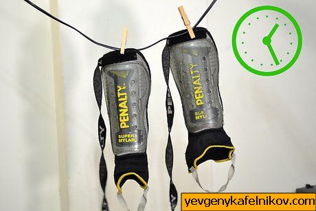 Bild mit dem Titel Wear Shin Guards Schritt 13