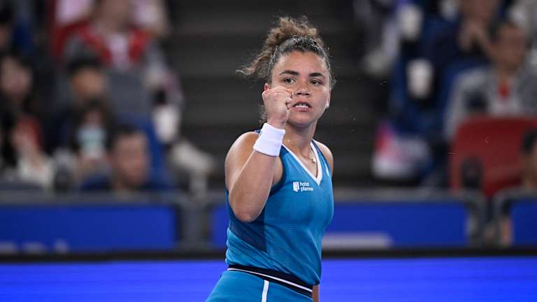 Jasmine Paolini surprend un fan à Wuhan après avoir battu le Chinois Yuan Yue