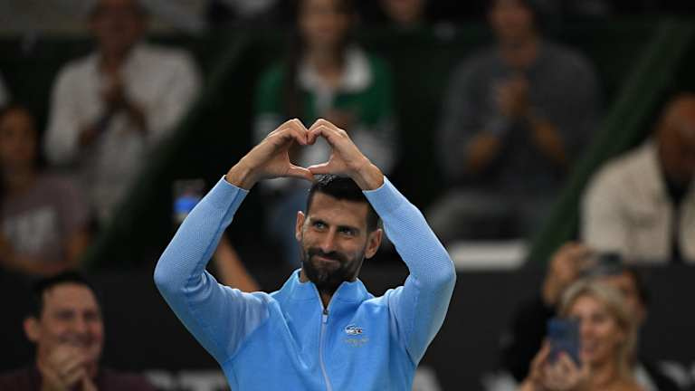 Deși era't the star of the show, Djokovic got love from the crowd, too.