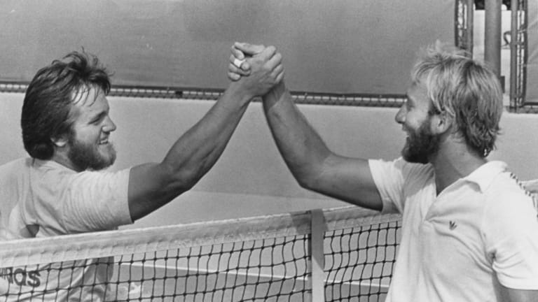 1976: Brad Parks experimenta o tênis em cadeira de rodas como terapia; nasce um novo esporte