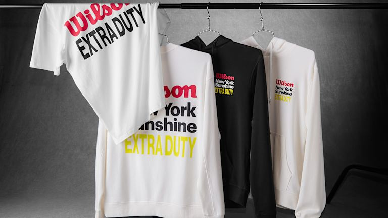 Les articles de la collection Wilson x New York Sunshine comprennent des t-shirts, des pulls à col rond et des sweats à capuche.