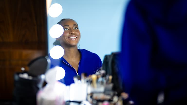 Sorria, Coco! Gauff estava de bom humor mesmo no salão de beleza.