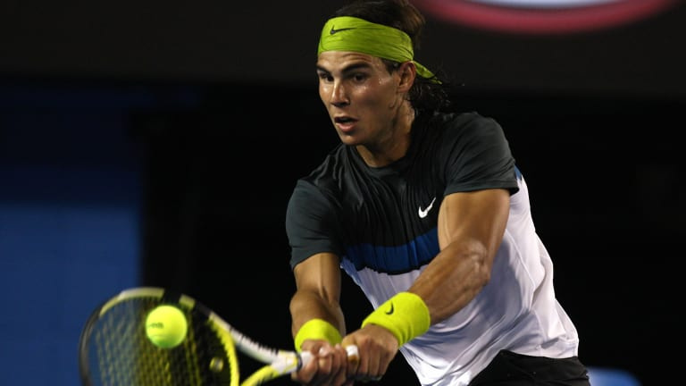 Nouvelle année, nouveau look : en 2009, Nadal a surpris ses fans en abandonnant les chemises sans manches pour une silhouette plus nette, alors qu'il était en route vers la victoire à l'Open d'Australie 2009.