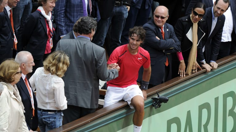 Avec son nom synonyme de terre battue rouge, Nadal's 2012 Roland Garros-winning look was inspired by his favorite surface.