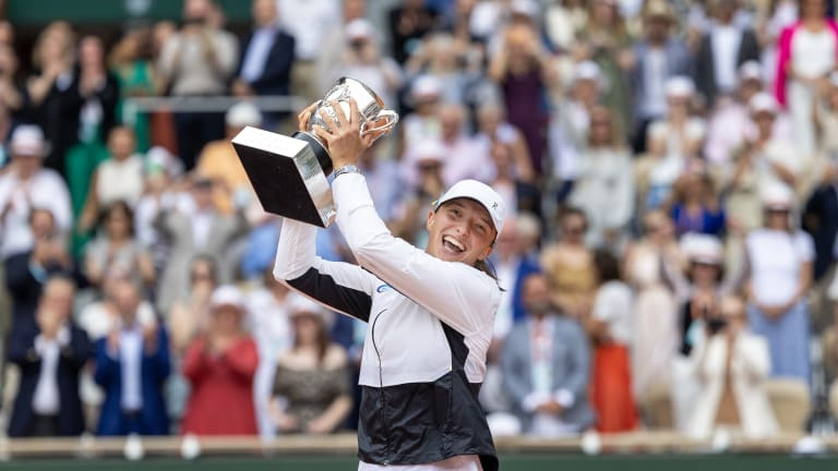 Nummer 5 van '23: Iga Swiatek wint derde Roland Garros-titel op harde wijze van Muchova