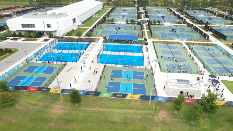 Pas seulement le tennis : le pickleball et le padel se jouent au lac Nona.
