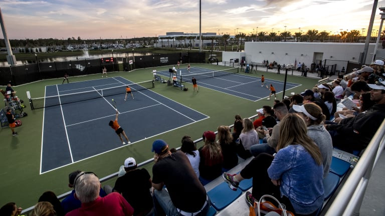 Stanford contre l'État de l'Oklahoma sur le campus national de l'USTA.