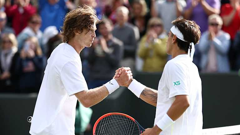 Comesana levou Andrey Rublev a mais automutilação – e eventualmente a sair de Wimbledon."The guy was playing really well, 10-points mentality, and he deserve to win," said Rublev.