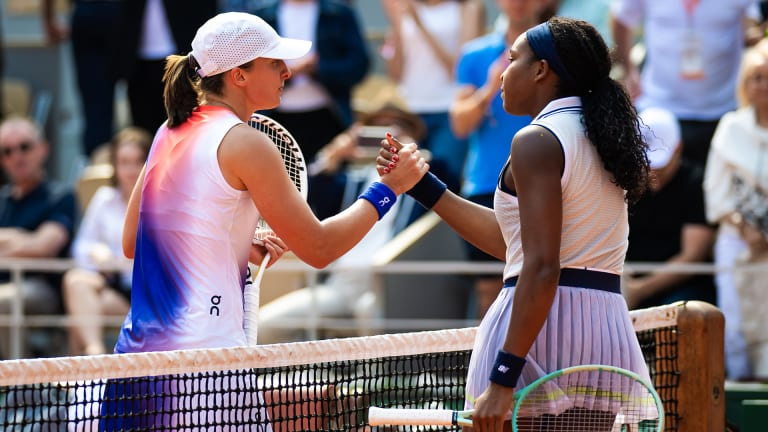 Swiatek a battu Gauff en deux sets pour revenir en finale de Roland Garros en juin.
