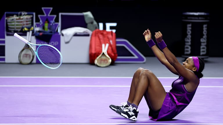 「試合の終わりに床に倒れたとき、私はそうしなかった」't think I was going to do that,” Gauff said. "...I was like, ‘I'm just tired. I just want to lay on the ground.’”
